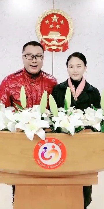 歌手尹相杰晒视频官宣结婚,什么,尹相杰都51了,竟然才结婚?