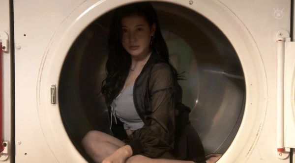 神奇洗衣机源源不断出美女,可保质期只有一天,你怎么办?
