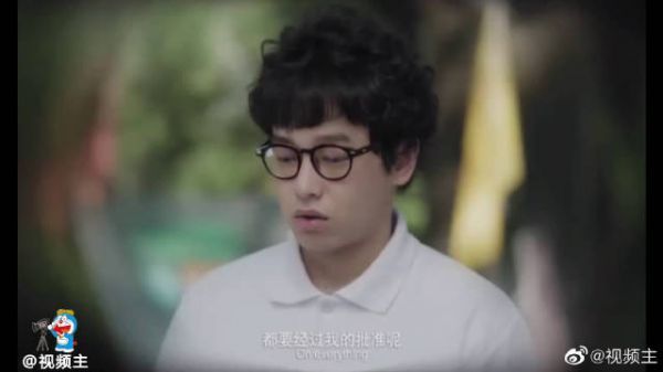 一个什么事都要征求父亲意见的男孩……