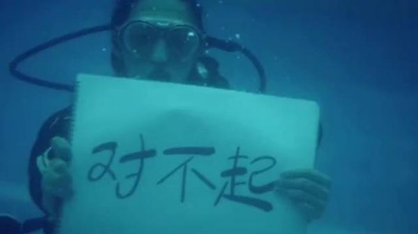 许可依水中道歉侯昊,这浪漫指数要打满了吧~
