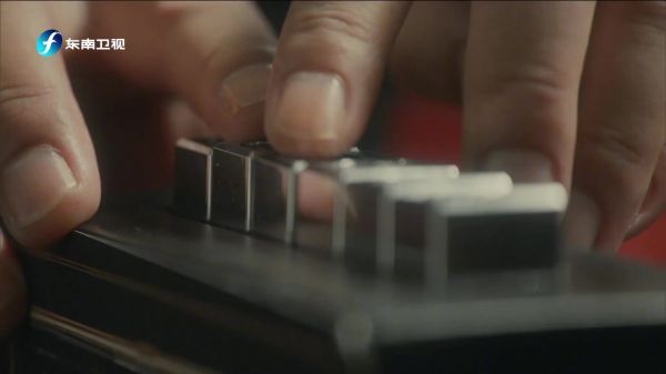 副局长和钟百鸣听着王科达的录音……