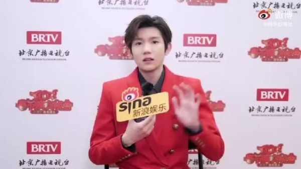 王源北京春晚专访，王源提到偶像林俊杰……