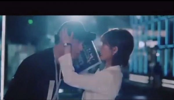 为电视剧《我的时代你的时代》演唱片尾曲《心动》……