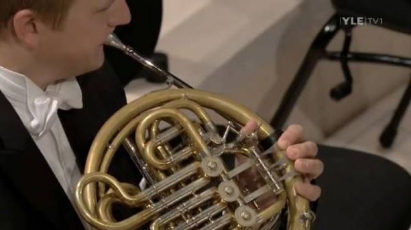 西贝柳斯——芬兰颂 19世纪后半期,处于沙皇俄国压迫下的芬兰……