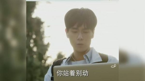 怀疑他们在谈恋爱,但还处于暧昧期……
