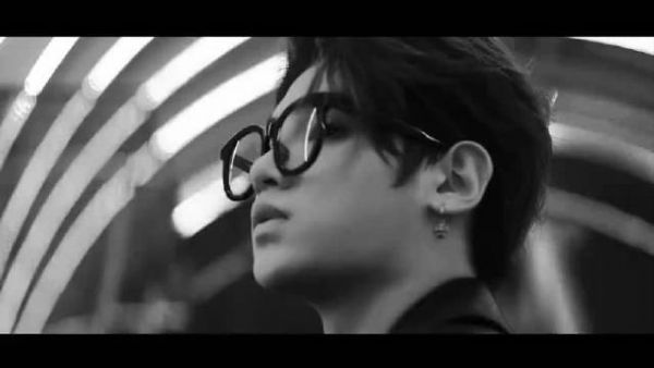 黄明昊《Blue》MV正式上线！