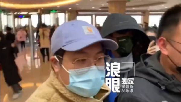 朱一龙现身春晚第二次联排，这是他连续第三年参加春晚……