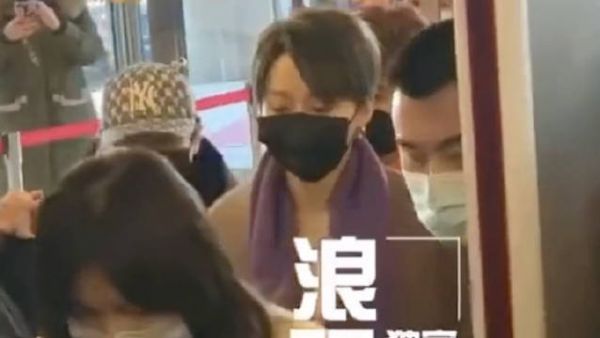 刘雨昕央视春晚二次联排上班路透 今日份的新鲜小刘……