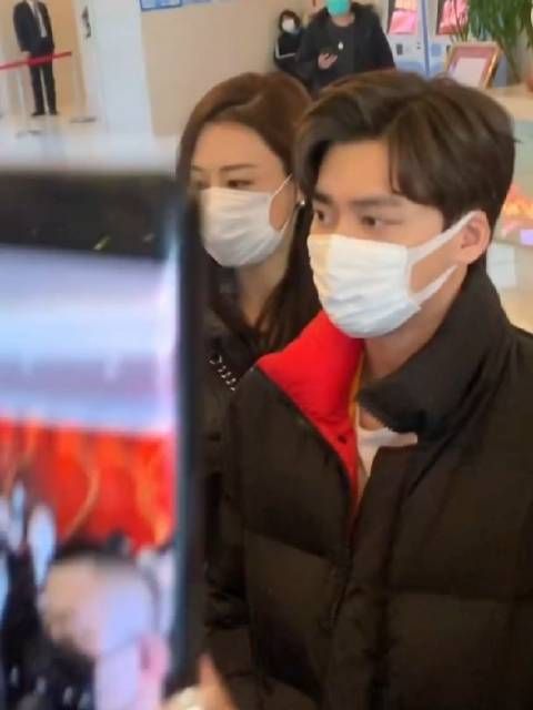 李易峰化完妆出发彩排了，注意安全，彩排顺利！cr:蓝胖子