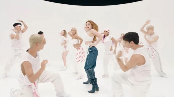 金泫雅 MV 这造型我直接梦回！！