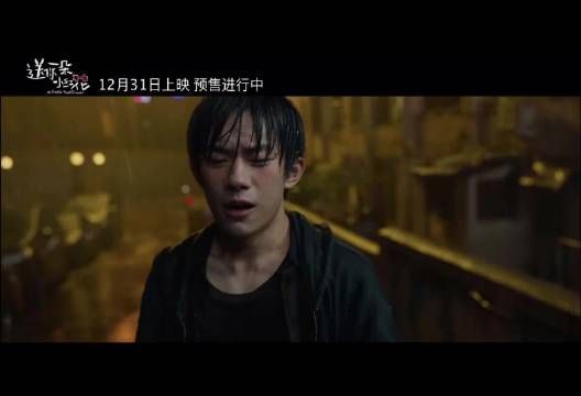 「送你一朵小红花 遮住你今天新添的伤疤」 歌很好听……