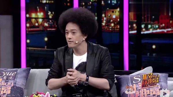 2001年，赵英俊在北京的第一份工作是酒吧驻唱，一晚上赚50块钱……