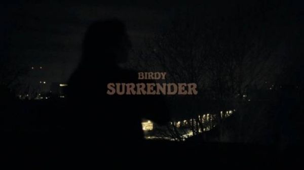 鸟妹Birdy新单《Surrender》歌词版MV！