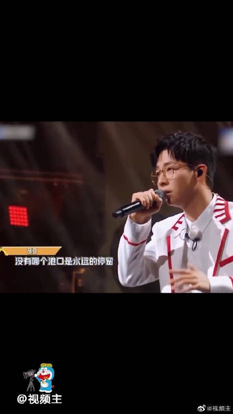 毕业曲大户胡夏的这首《凤凰花开的路口 》……