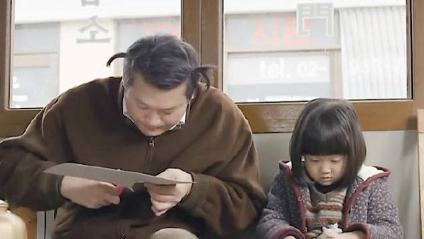 珍珠小可爱缺失的父爱和童年的玩伴都从凤凰堂大叔身上找回来啦