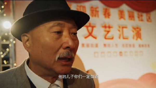 超惊喜！陈佩斯与儿子@演员陈大愚 同台演绎摇滚歌曲，酷炫十足……