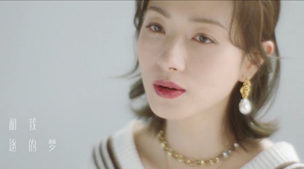 《人潮汹涌》发布推广曲《我和我追逐的梦》MV……