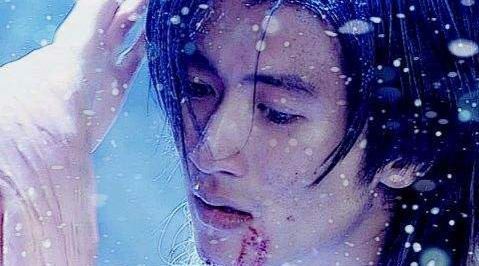 “就算是素颜和非主流发型都没办法挡住的帅气”