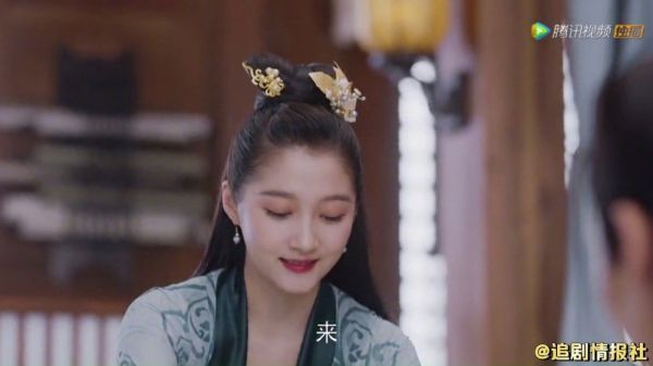 班婳为爱下厨，做了爱心鸡汤给容瑕喝……