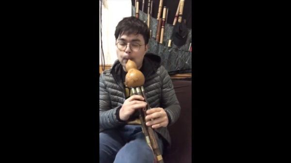 一位中国小伙在外网上火了……