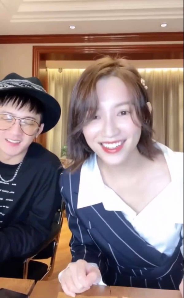 苏青：你看有人叫你老公！ 檀健次：那是在叫你吧