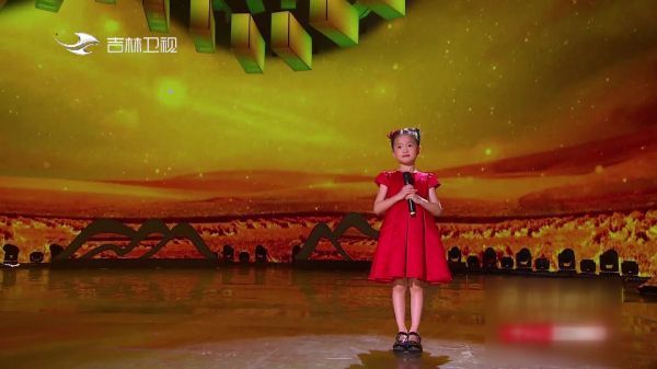 闫学晶带全家齐上阵，和儿子儿媳共同演唱新作《老农》