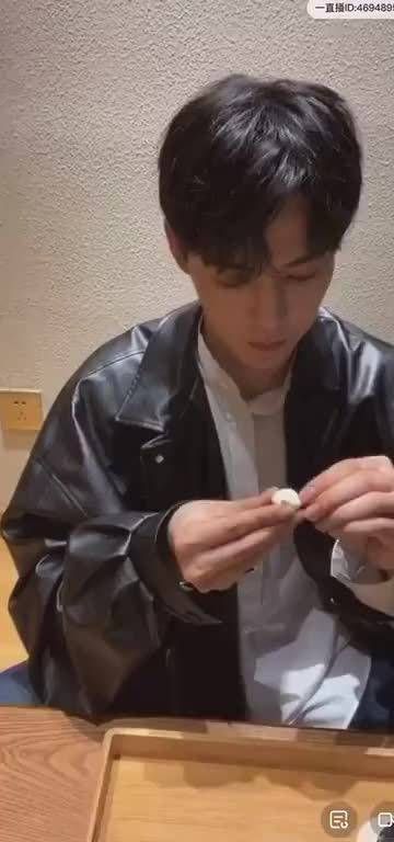 唐晓天直播现场包饺子也太可爱了吧！