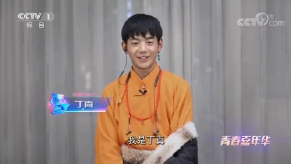 丁真还是那么纯朴自然，他一点一点让人们看到他的进步……