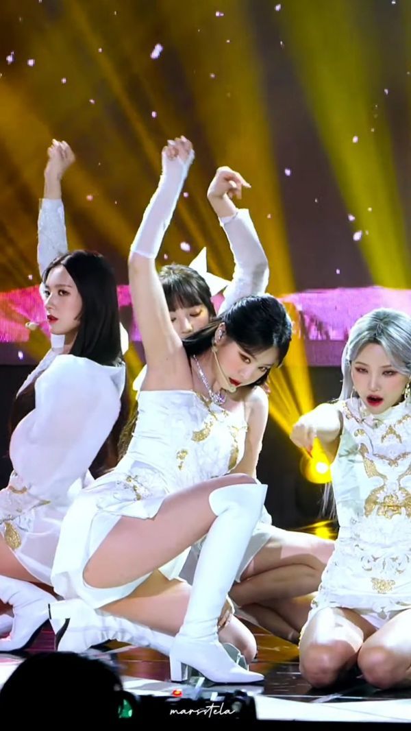 (G)I-DLE - (火花) 徐穗珍直拍，这一身白色好看极了