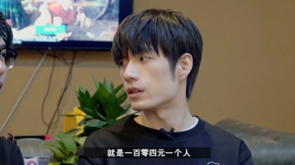 《人间指南》 中国BOY在工作时让张颜齐出钱买的烤肠……