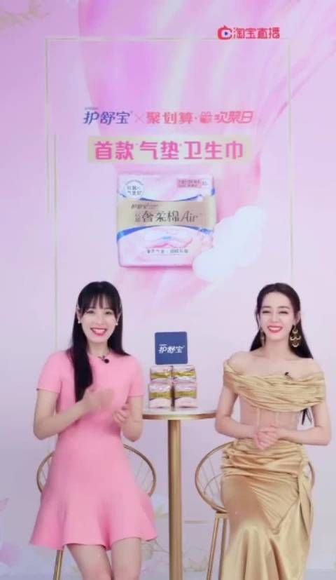 迪丽热巴五连拍 热巴希望身边人、父母还有大家,看到这个(直播)和没看到的人都身体健康……