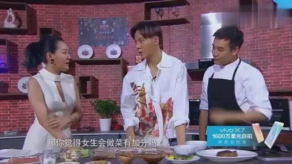 陈伟霆被小s 追问女朋友类型,哈哈哈,果然谁也逃不过小s !