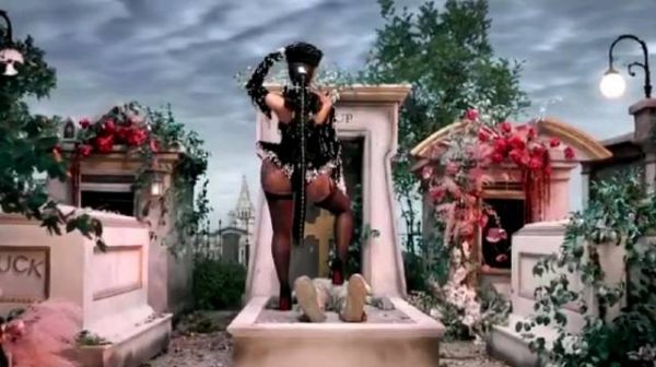 女王卡老师Cardi B 全新回归单曲《UP》音乐录像带预告！