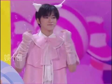 啊啊啊啊啊宋亚轩戴猫猫耳朵唱《爱你》……