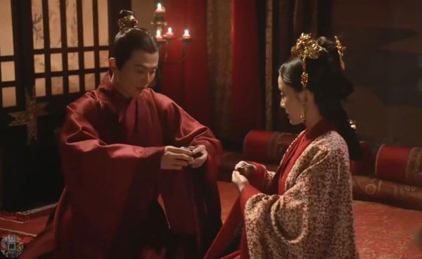 宋怀恩与玉秀大婚之夜，怀恩喝醉酒把玉秀错认成王儇……