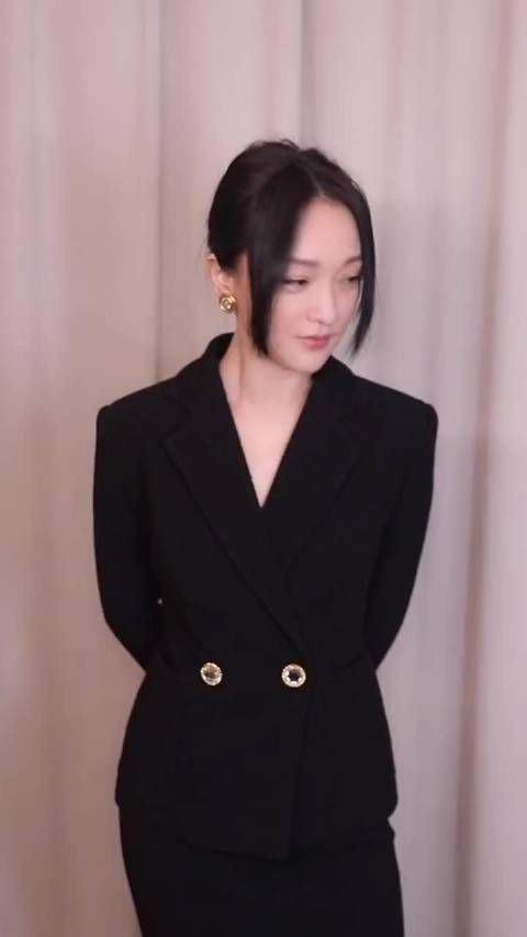 周迅提到要送陈伟霆一张电影票……