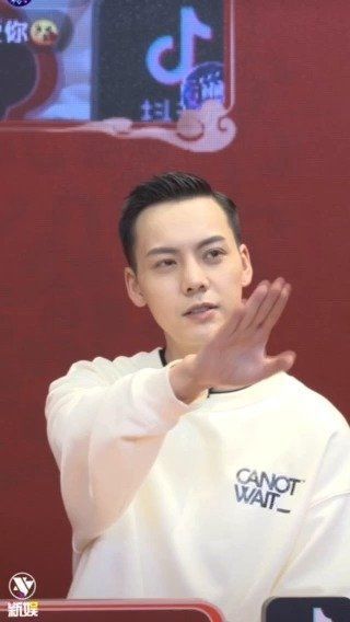陈伟霆 最新直播 模仿摄影师 主持人让伟霆看中间机位……