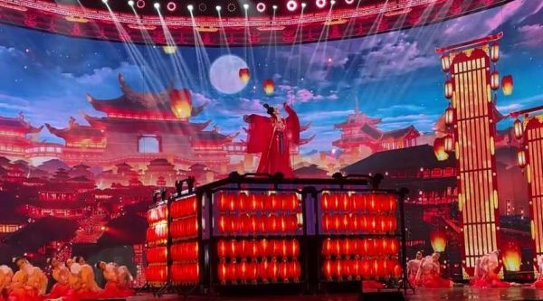 钟楚曦、朱瑾慧表演歌舞《醉红妆》……