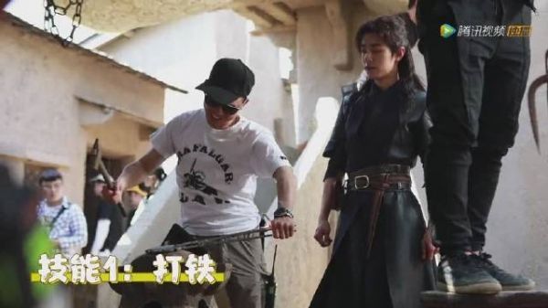 肖战唐三 劈柴,打铁都不在话下,唐三好帅