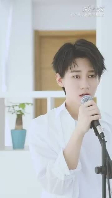 《心桥》 作词:张真源 作曲:张真源 演唱:张真源……