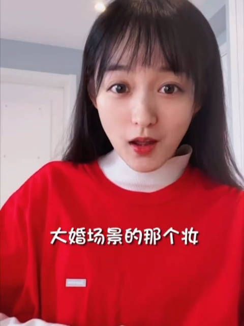 何泓姗剧里是个气势十足的侠女,没想到小姐姐剧外这么温柔……