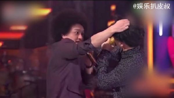 袁姗姗深夜,发文悼念 :多么苦难的日子啊…你都已战胜了它……