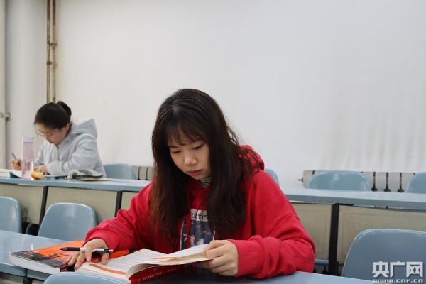 学校为寒假留校生开放部分自习室（央广网记者 刘昱 摄）
