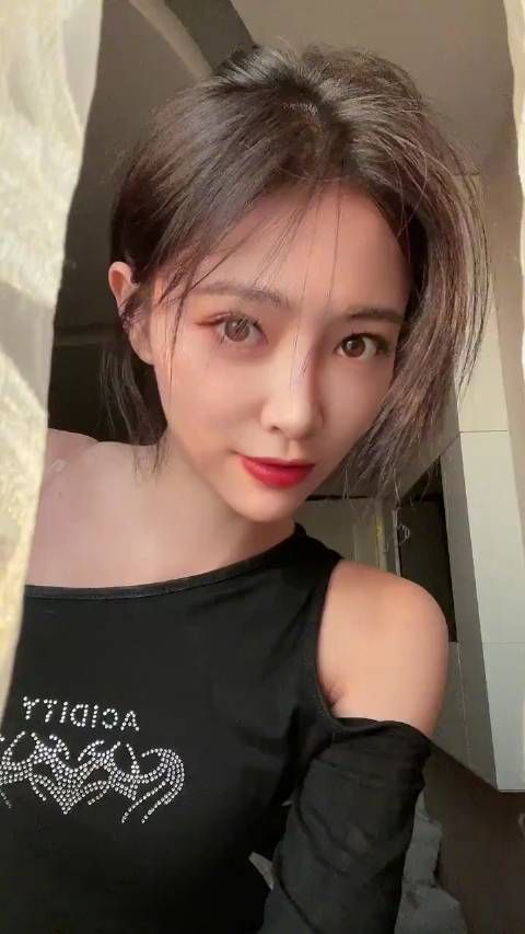 许佳琪视频更新 KIKI的身材也太好了吧！！！