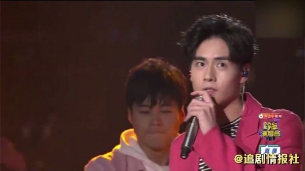 今晚给大家带来的是胡一天演唱的《我多喜欢你 你会知道》