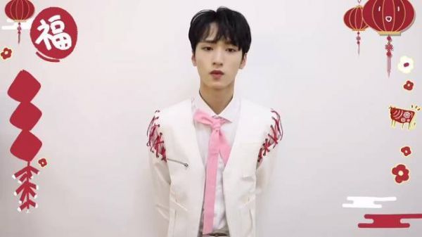 小严弟弟的新年祝福来啦 张灯结彩迎流年……