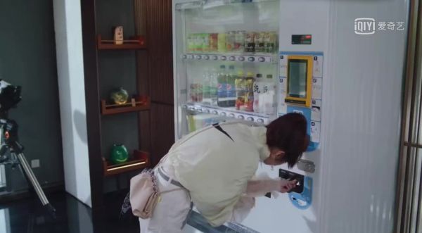 额......这个水这么好喝吗？