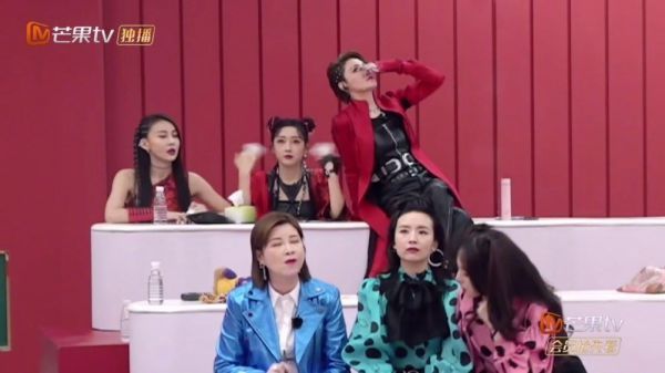 满脑子都是贾青的“你不要哭了宝贝”！