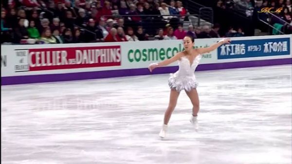 浅田真央的《天鹅湖》，真的看见了一只白天鹅，在冰面翩翩起舞！