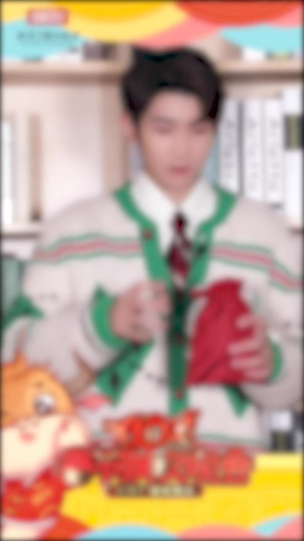 快来查收代言人@TFBOYS-王源 别样的新年祝福!